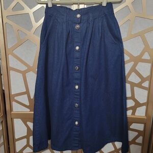 VINTAGE CHEROKEE Denim Prairie Skirt With Contrast Buttons